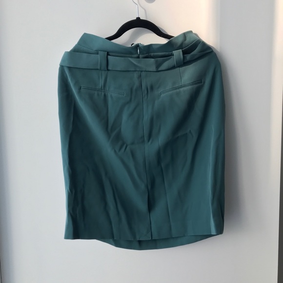 Simons Ribbon Tie in front Skirt - Picture 2 of 5